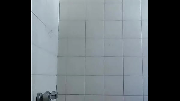 Bañándome