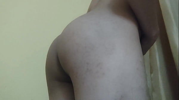 Joven pasivo mostrando las nalgas Hoorny