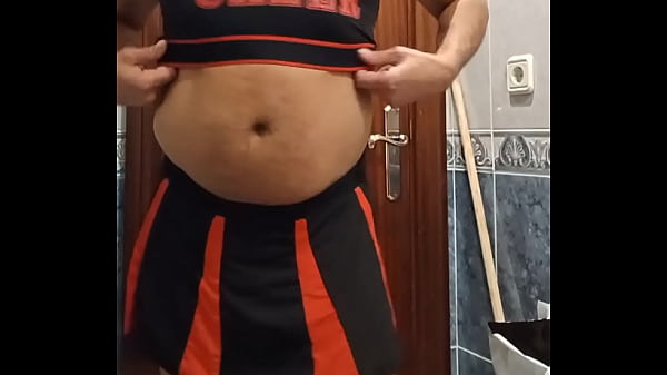 Quieres que sea, tu animadora preferida.?