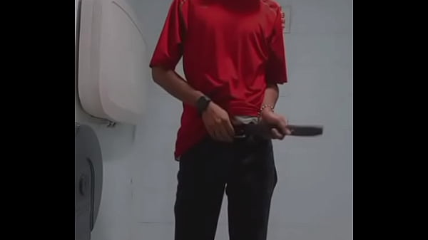 Me pongo cachondo en los baños de la bodega Aurrerá y me masturbo analmente desnudo