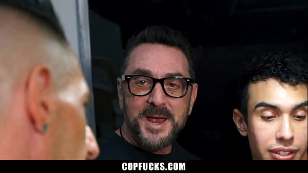 Officers Discovers the Shoplifting Guy Loves Sucking Cock – Copfucks