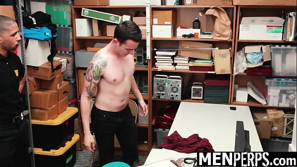 The Repeat Shoplifting Guy Must Giveup His Tight Asshole to The Officer on Duty – Menperps