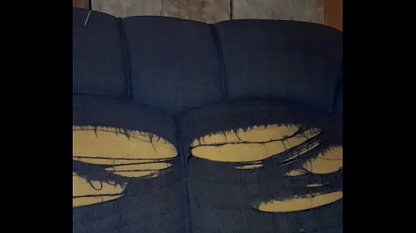 Sentando bem gostoso no rexona bem grande